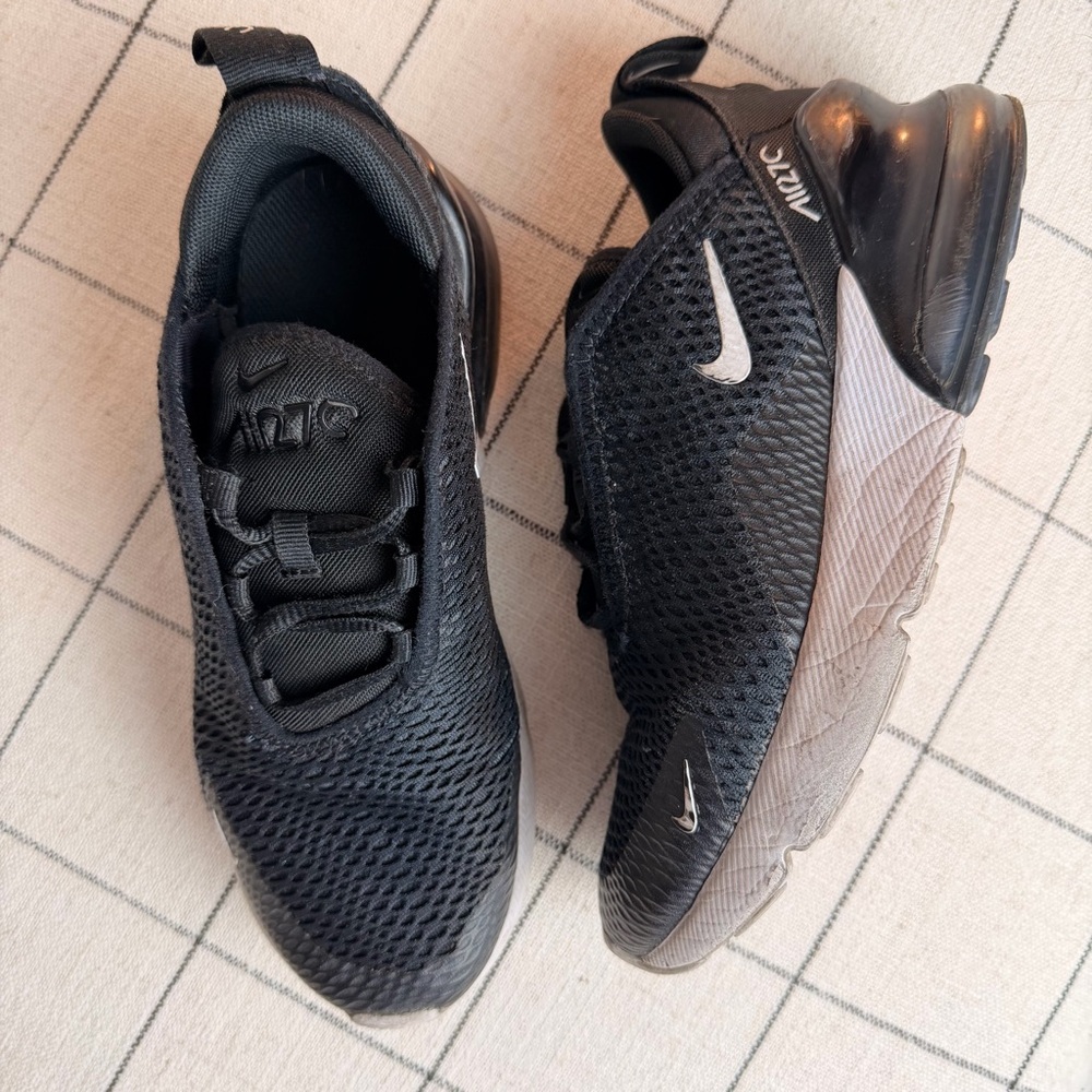 Nike Air Max 270 Kids Black and White Sneakers Size 2.5